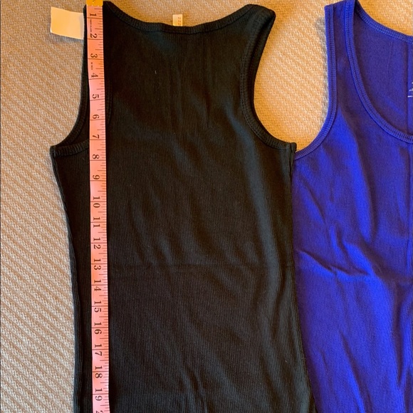 🛍🛍 BOGO!!! 🛍🛍 2 Tanks: Probably Ladies’ XS/S, Juniors’ M? - Picture 4 of 9